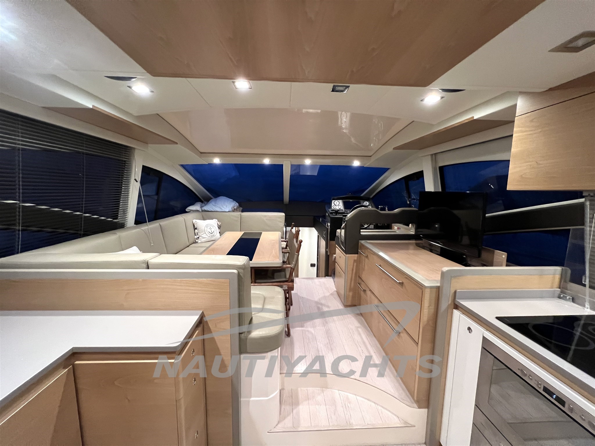 slider 4 Queens Yachts  50 HT